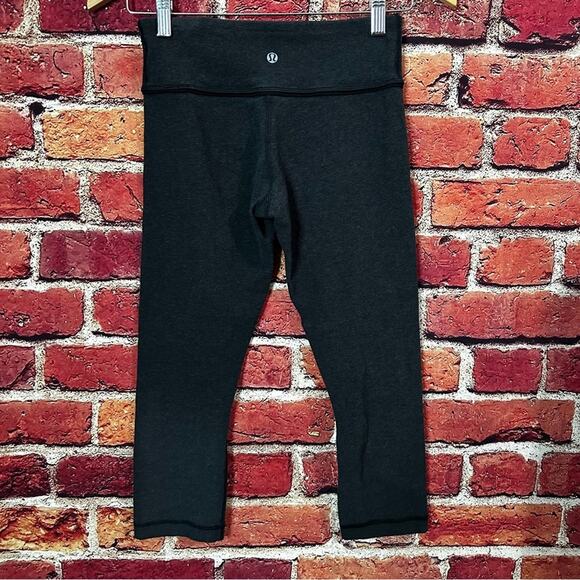 Lululemon leggings and size 4 - Picture 2 of 7